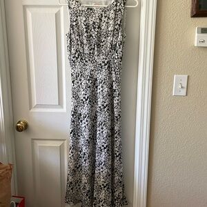 Women’s sleeveless maxi dress